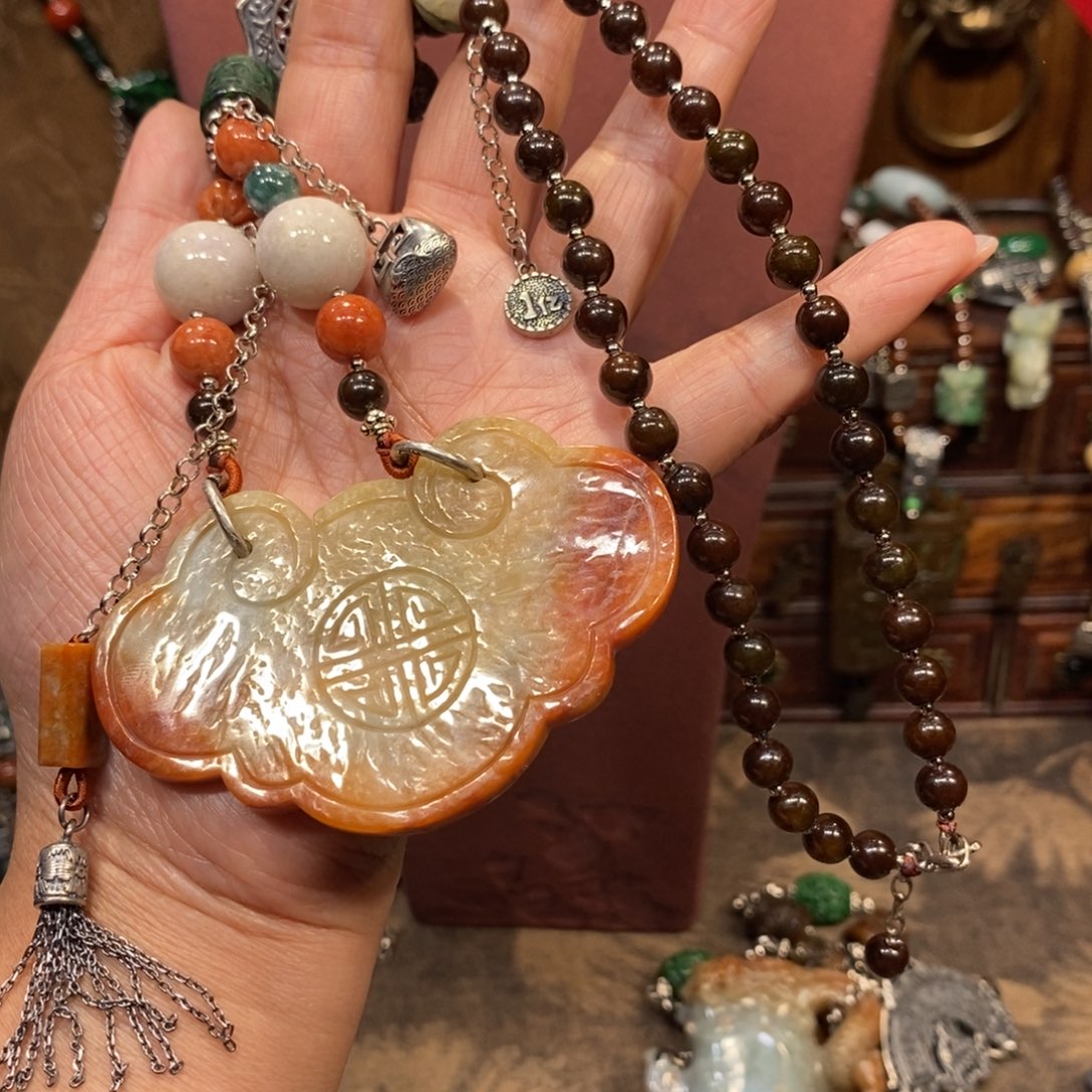 翡翠吊坠(赠链)未镶嵌