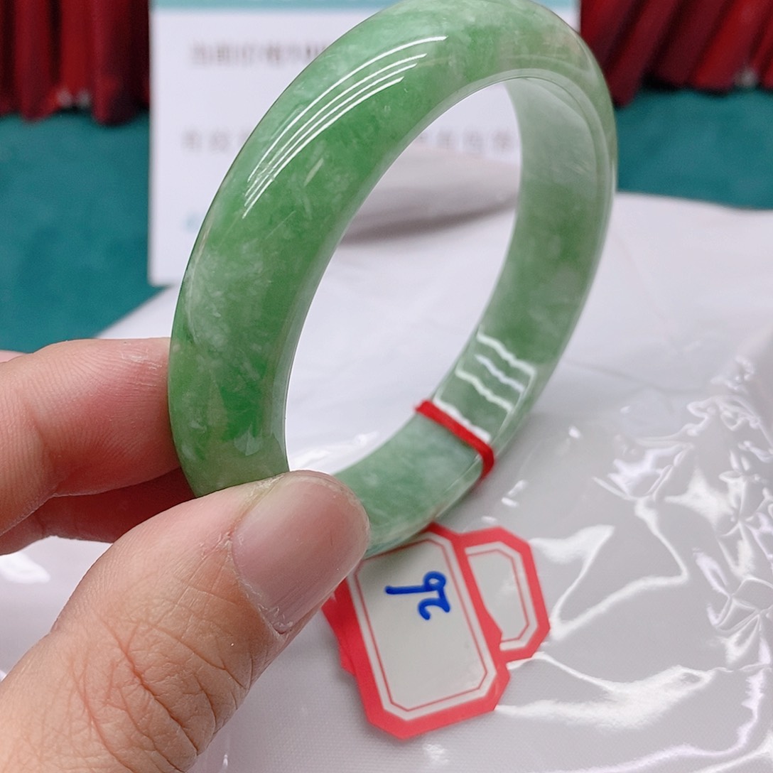 翡翠手镯未镶嵌大*266666666