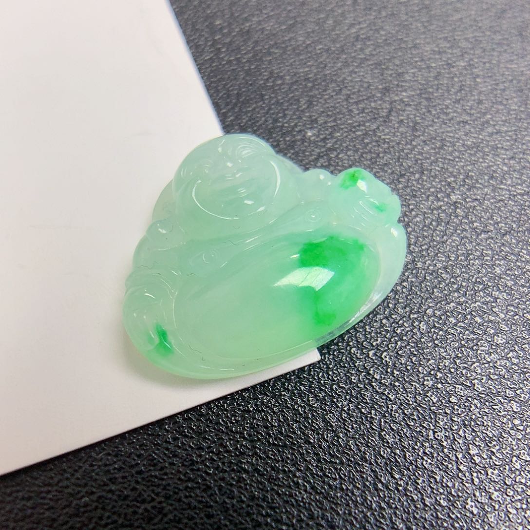 翡翠未镶嵌颈饰佛公