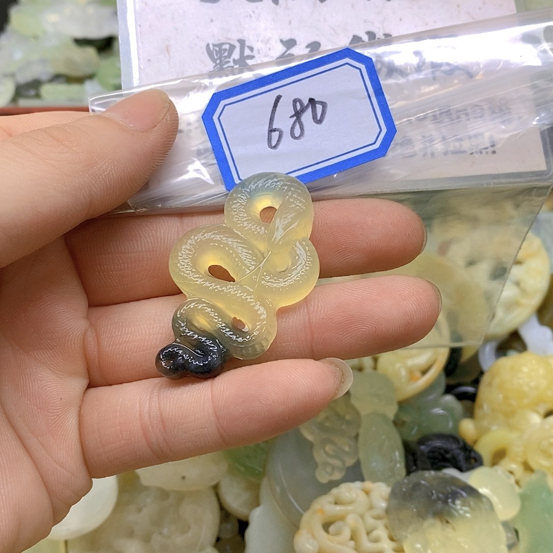 蛇纹石玉吊坠(不含链)未镶嵌680