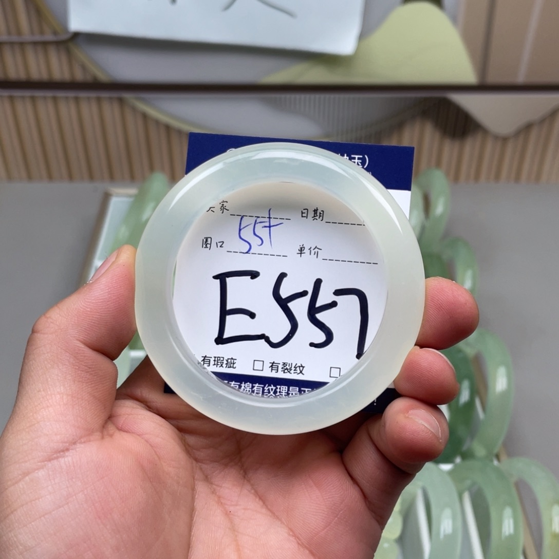 岫玉手镯手镯未镶嵌