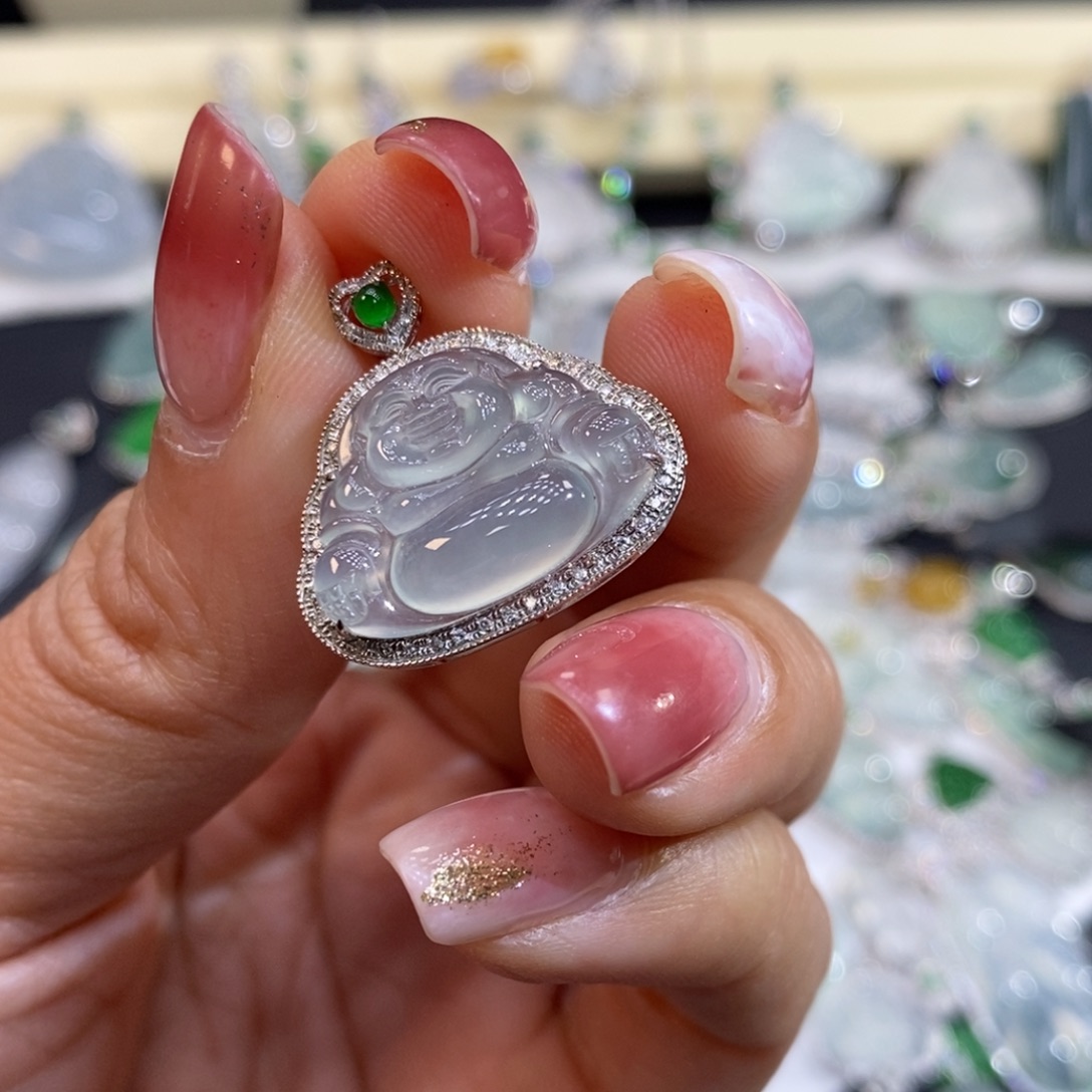 翡翠18K金镶嵌颈饰