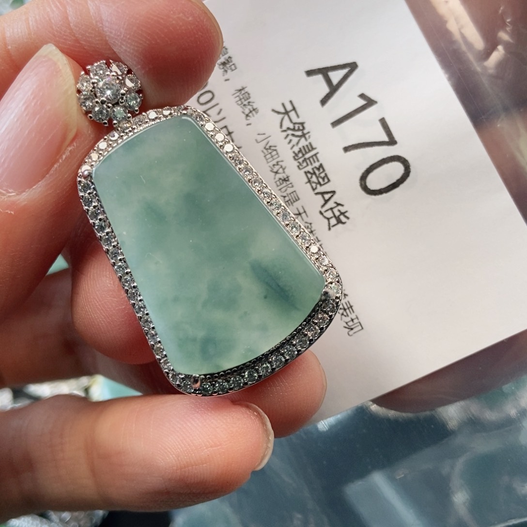 【闪购商品】翡翠吊坠(不含链)未镶嵌