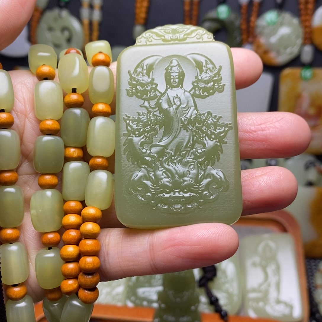 人**水新疆昆仑山料观音牌子