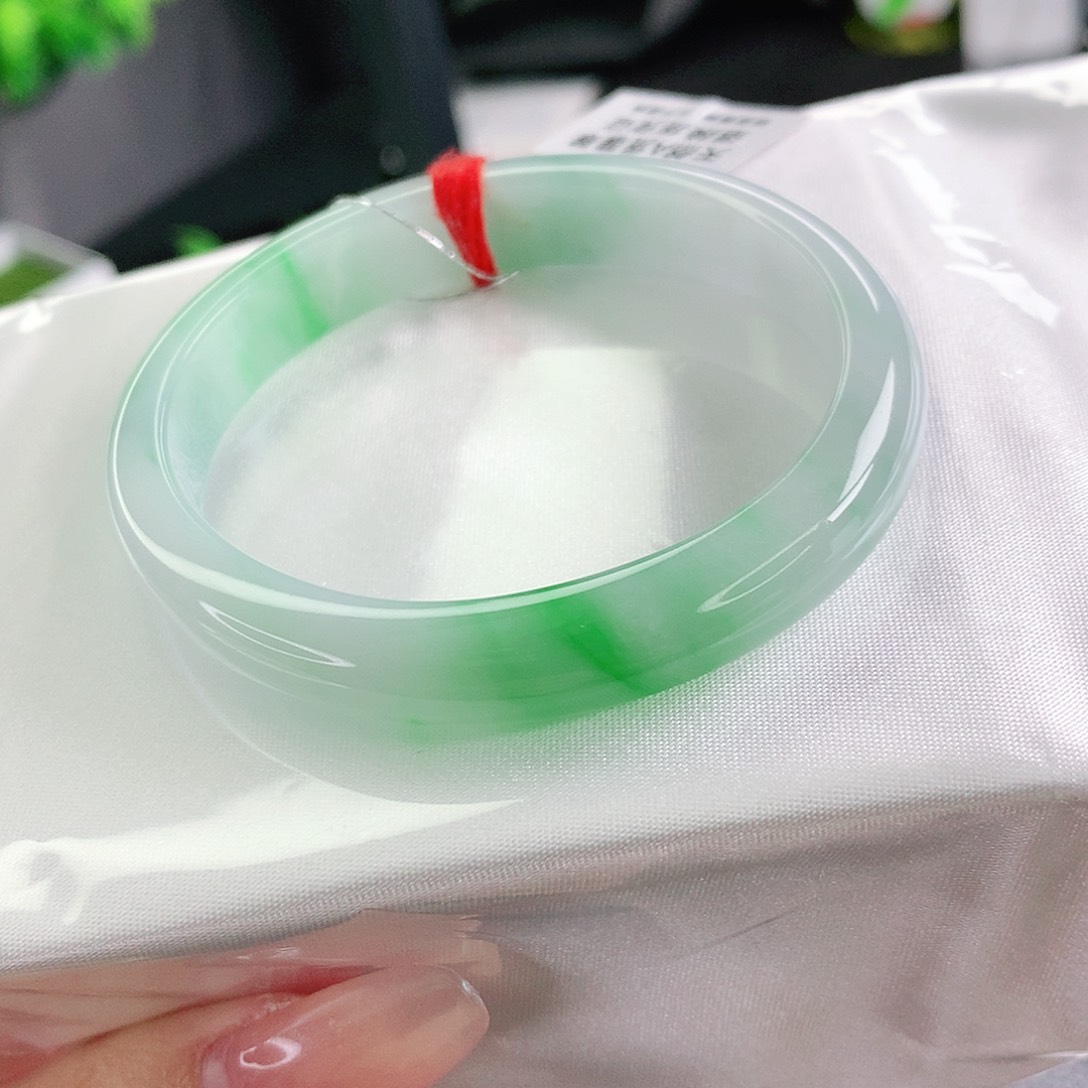 未镶嵌手镯翡翠54贵妃（高货微瑕漏）