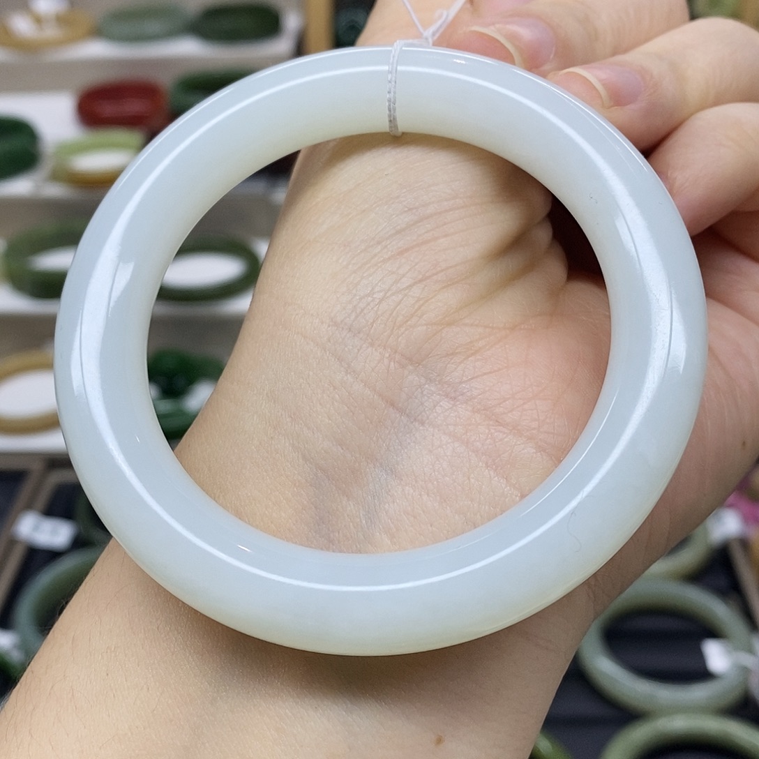 和田玉未镶嵌手镯