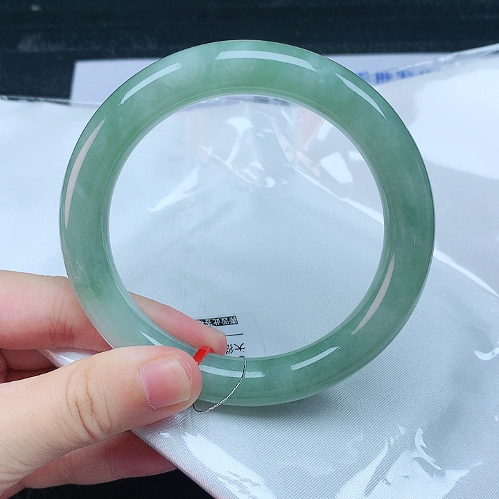翡翠手镯未镶嵌57圈