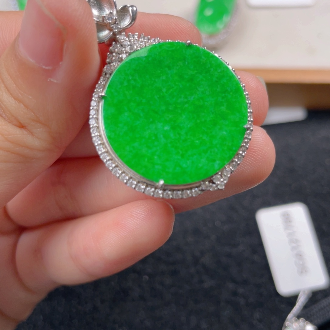 翡翠颈饰银S925镶嵌b b n n b