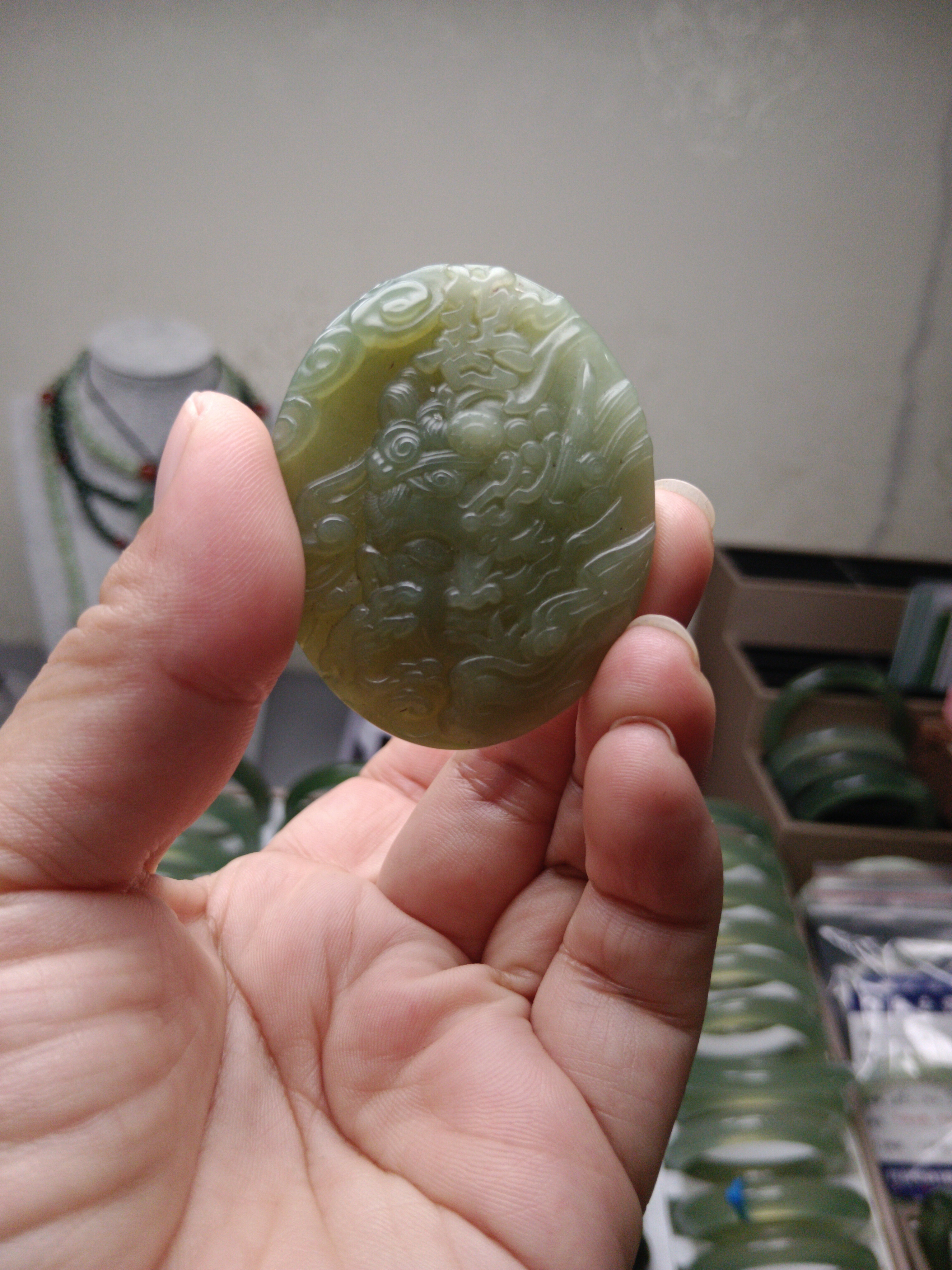 天然岫玉一念之间吊坠53×43