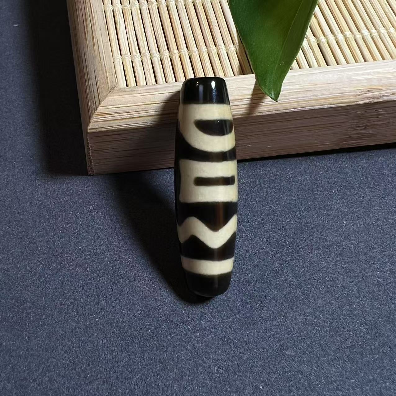 三品臻选-牙黄息增怀玛瑙吊坠A01H85-尺寸约38*10mm