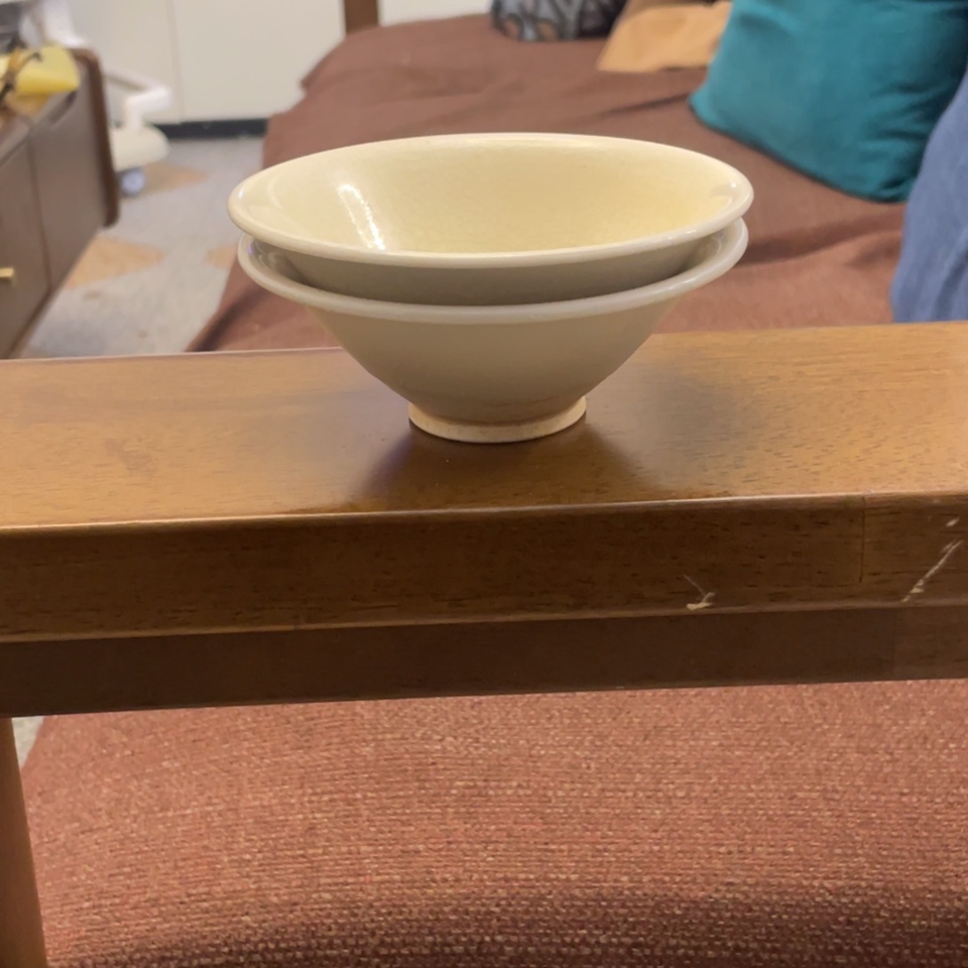 赏品隋白釉盏两个