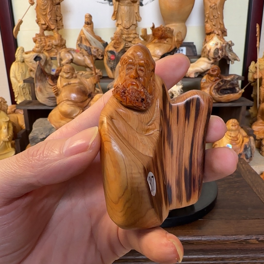 崖柏小木匠艺雕一物一拍