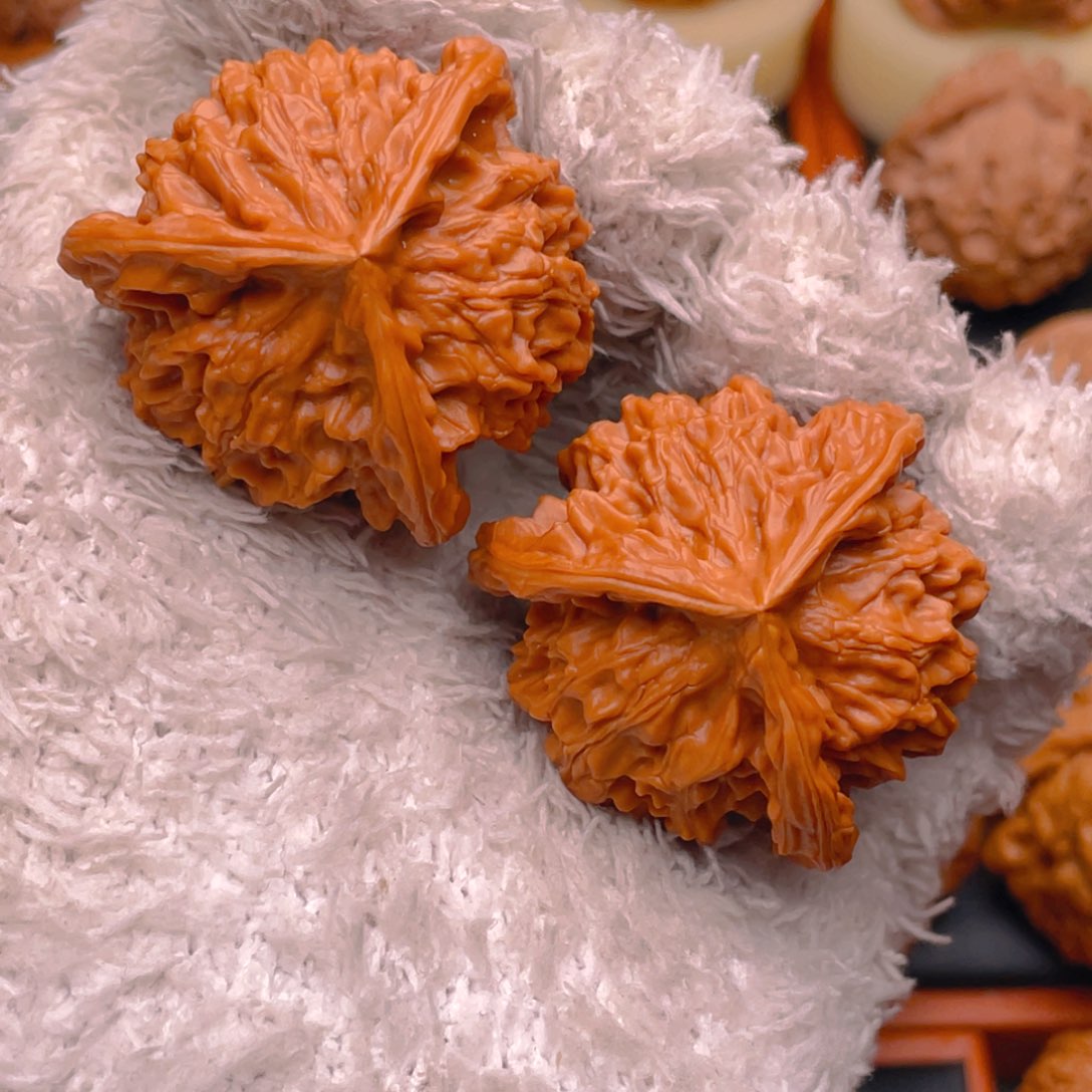 文玩核桃把件G**u39左右盘山正奔三棱