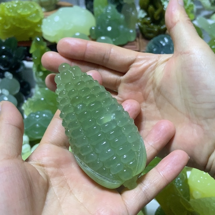 【闪购商品】未镶嵌蛇纹石玉把件盛**年