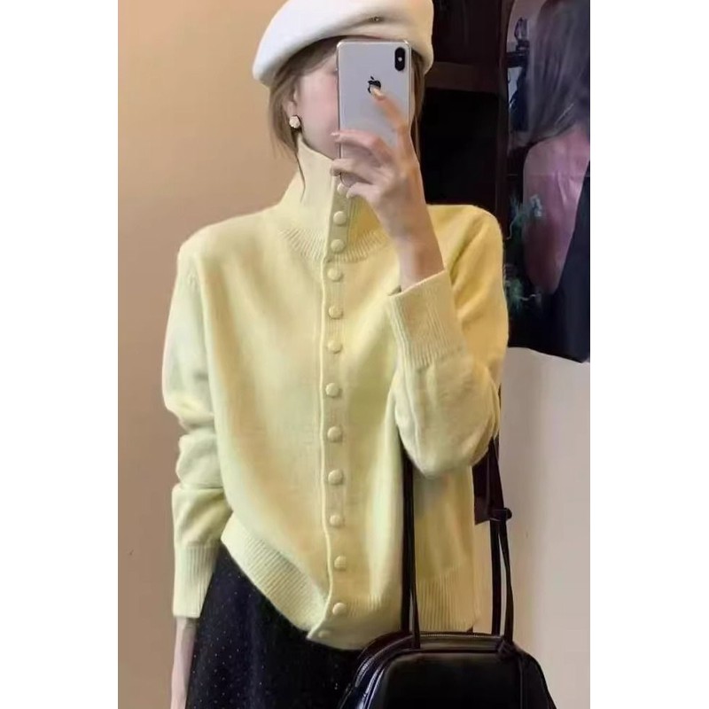 韩系温柔风高领单排扣软糯毛衣外套女秋冬季新款外穿针织开衫上衣