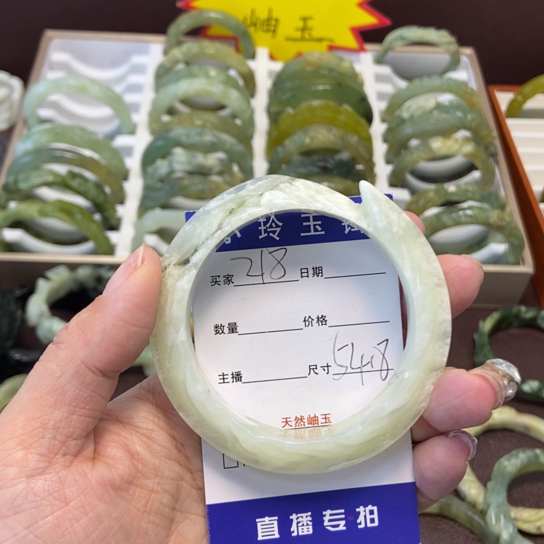 蛇纹石玉手镯未镶嵌