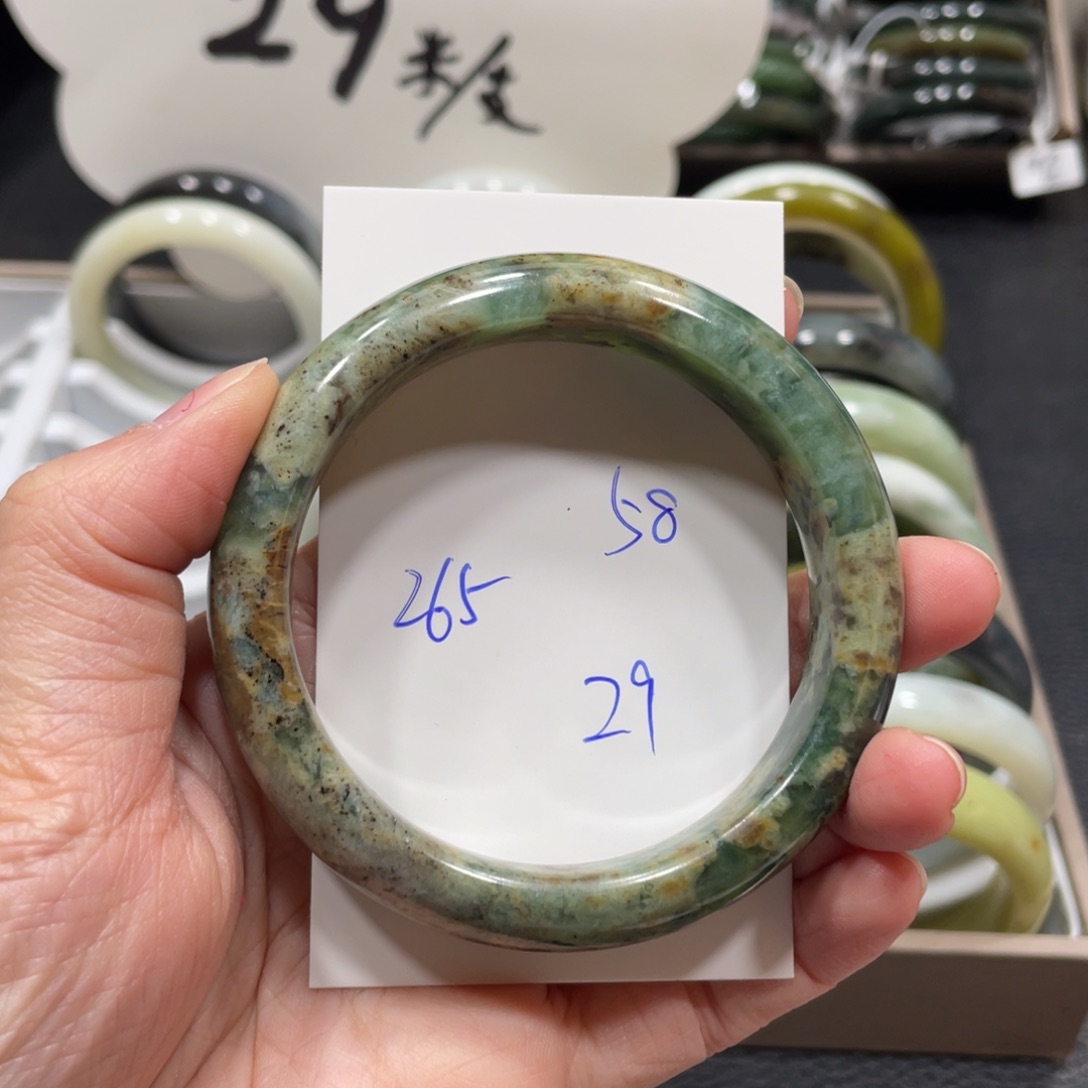 蛇纹石玉未镶嵌手镯