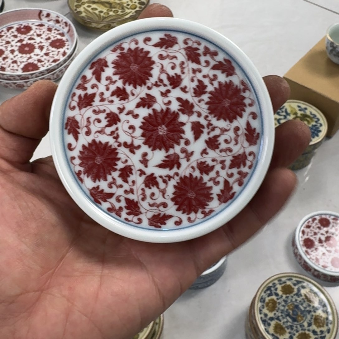 摆件釉里红缠枝莲盖置