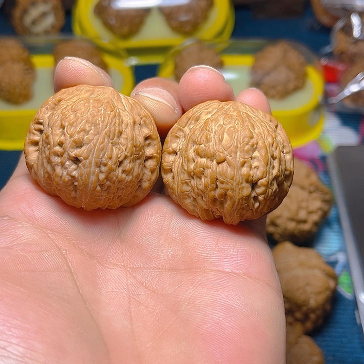 文玩核桃吊坠绣球