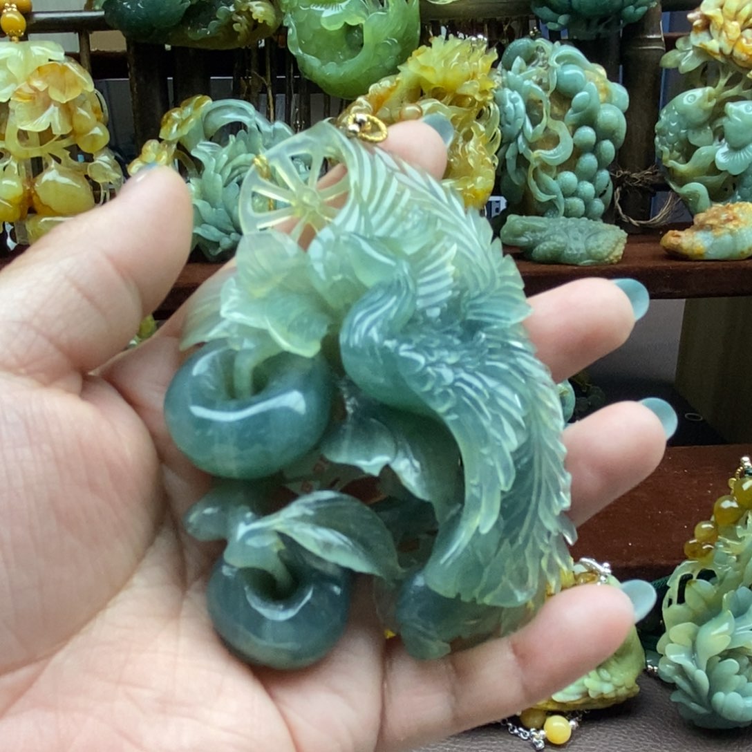 蛇纹石玉颈饰未镶嵌最*凤凰