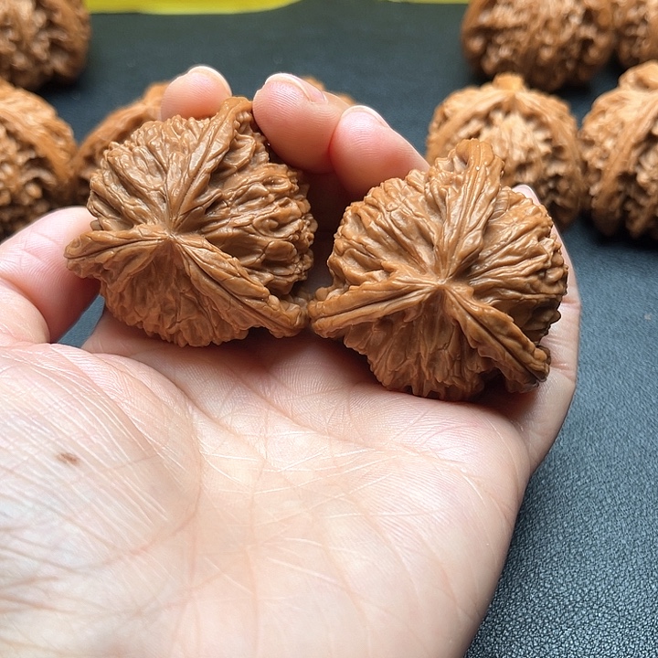 R***_核桃43尺白狮子拼接三棱镶嵌