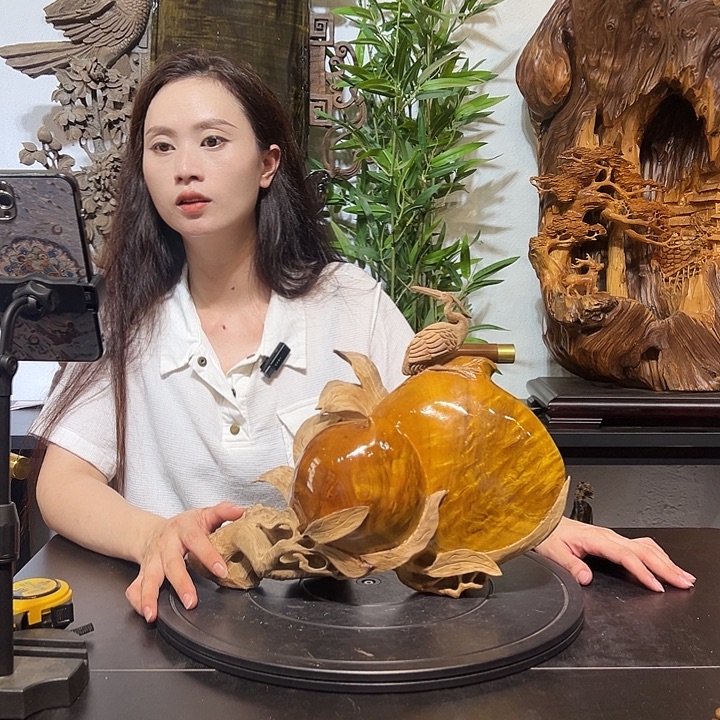 L***玩金丝楠木雕摆件【寿桃】