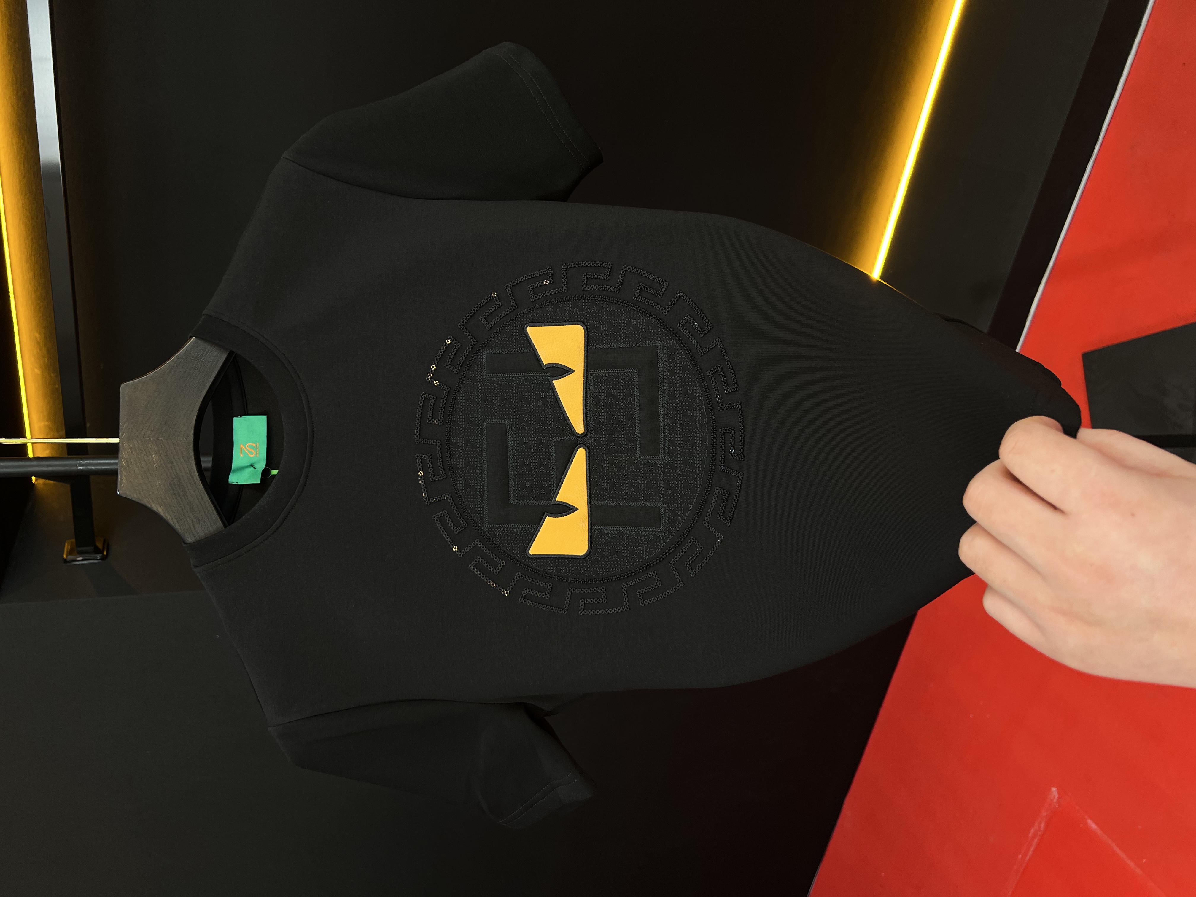 2025年新款时尚修身设计感细致工艺休闲重工潮流百搭半袖