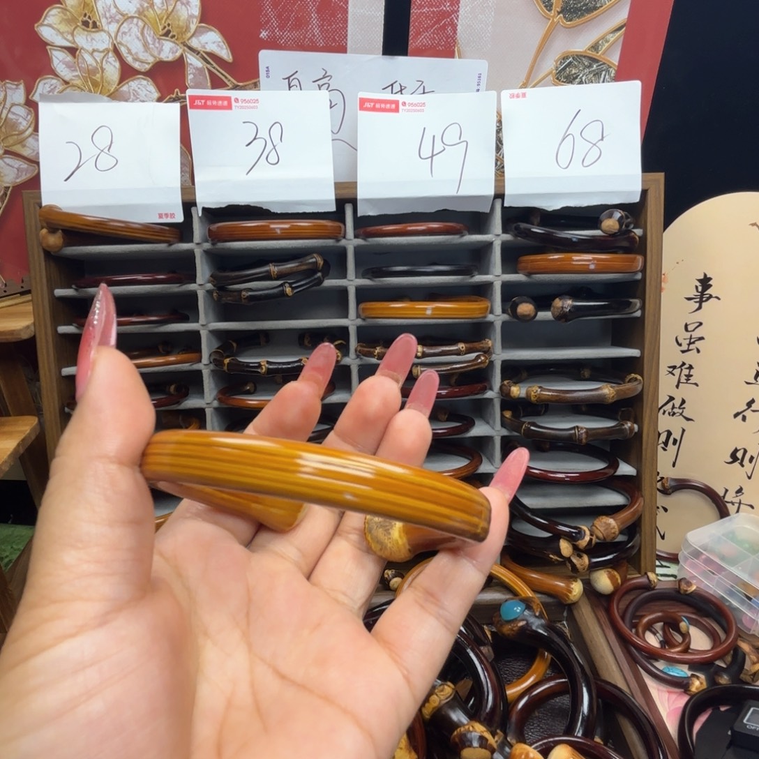 陛***。木质非金属藤镯子