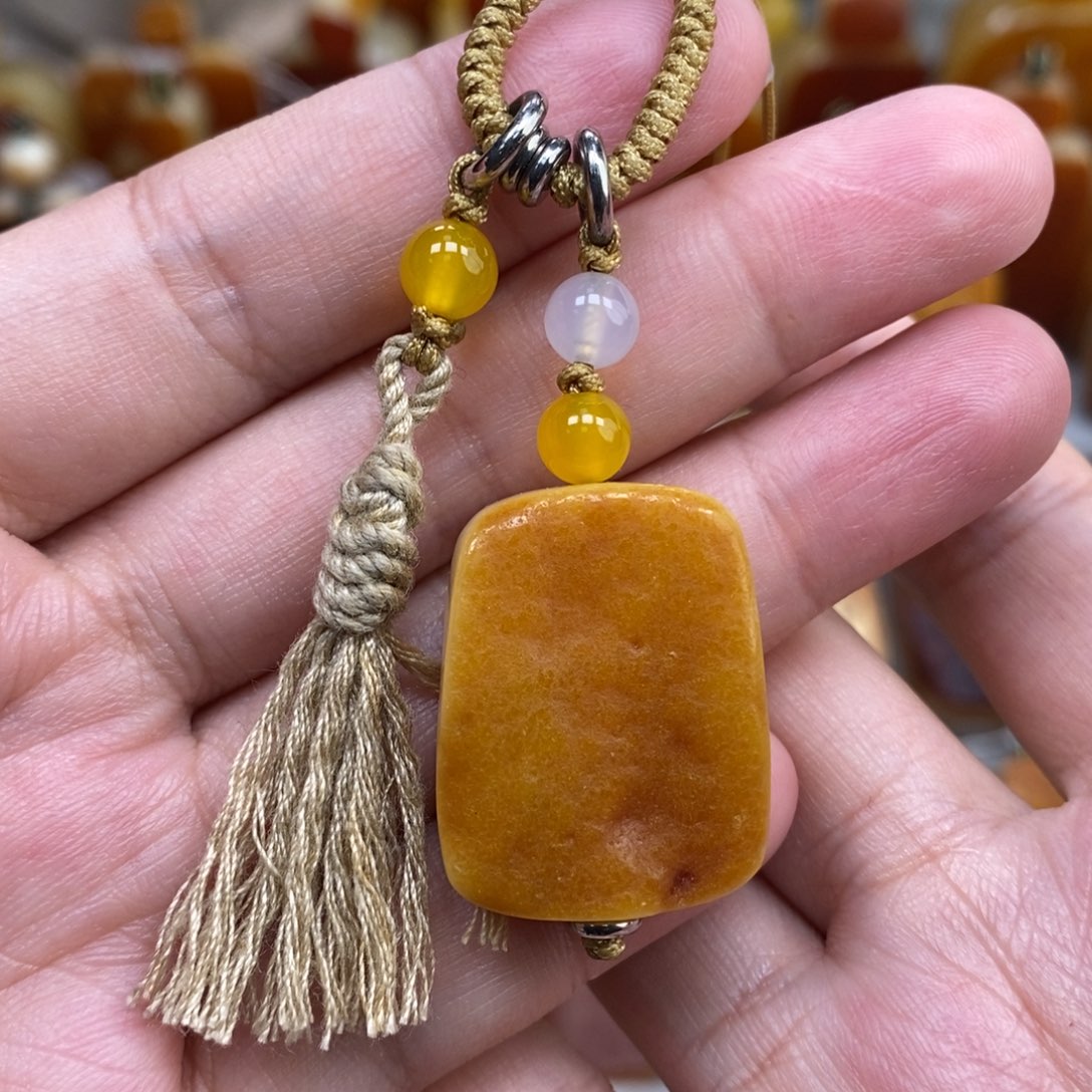 蜜蜡未镶嵌珠宝奇石