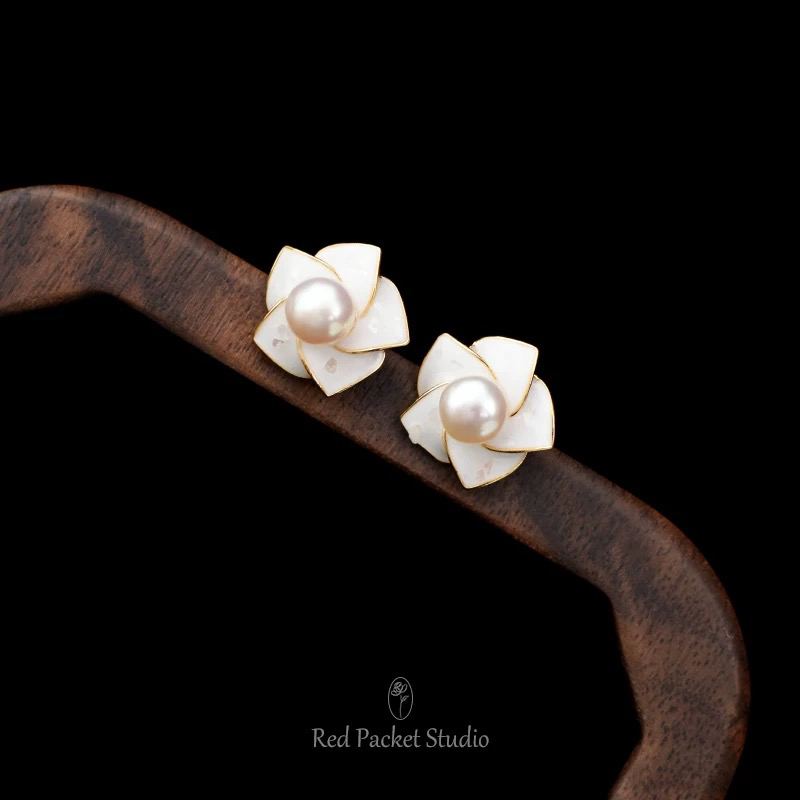 9126-山茶花珍珠耳钉简约设计凸显气质法式风格珍珠耳钉