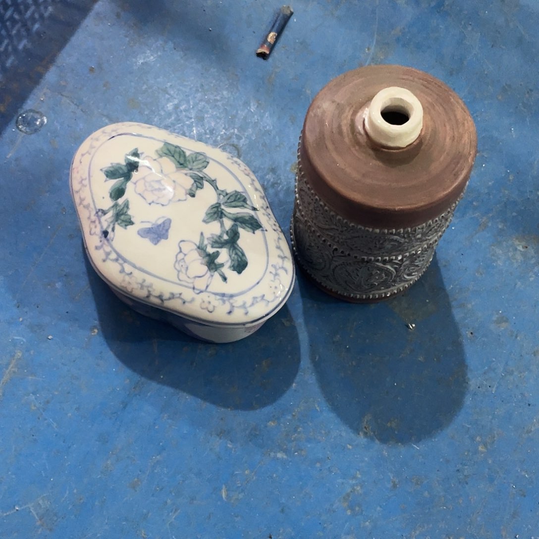 摆件拂*  磕碰。 瑕疵。    