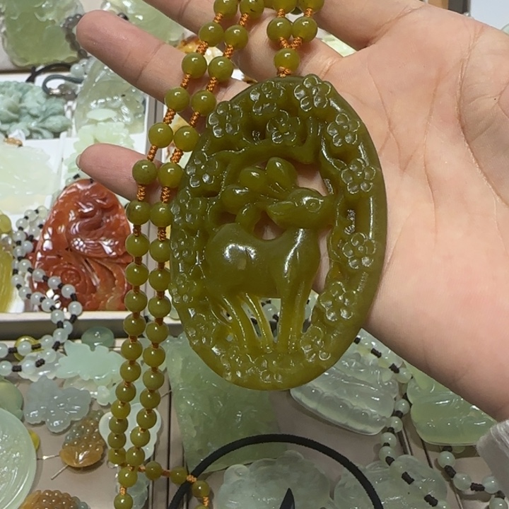 蛇纹石玉吊坠未镶嵌