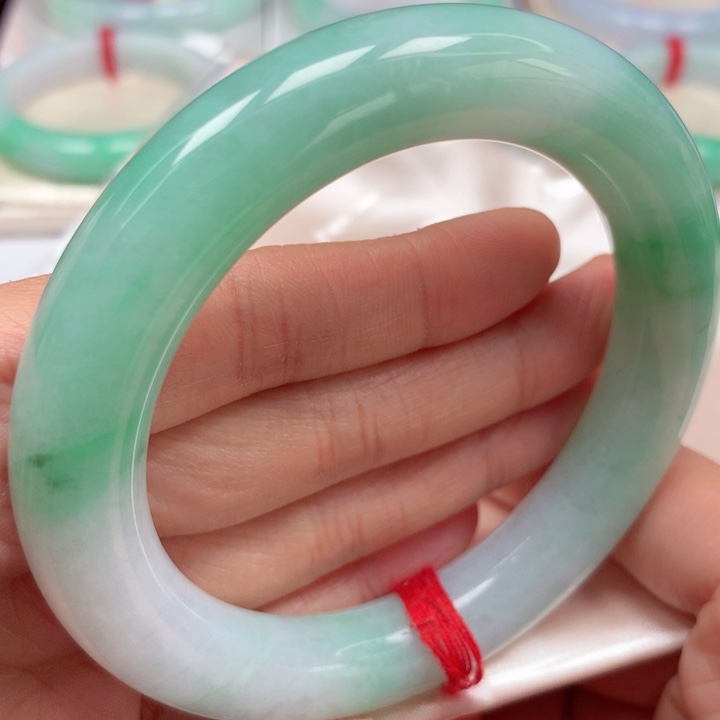 翡翠手镯未镶嵌胖圆阳绿34号