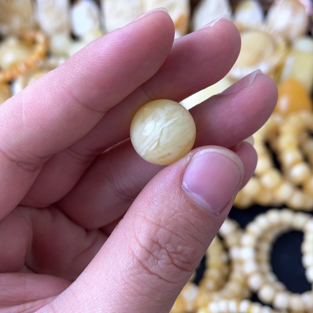 琥珀裸石未镶嵌飞***雄15.9俄料妖白花单珠