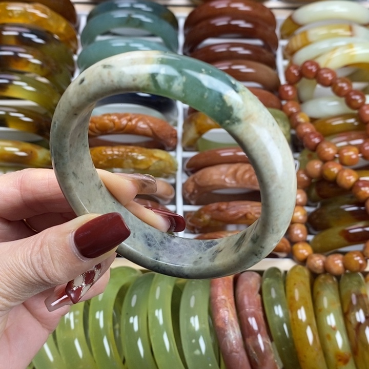 蛇纹石玉手镯未镶嵌60