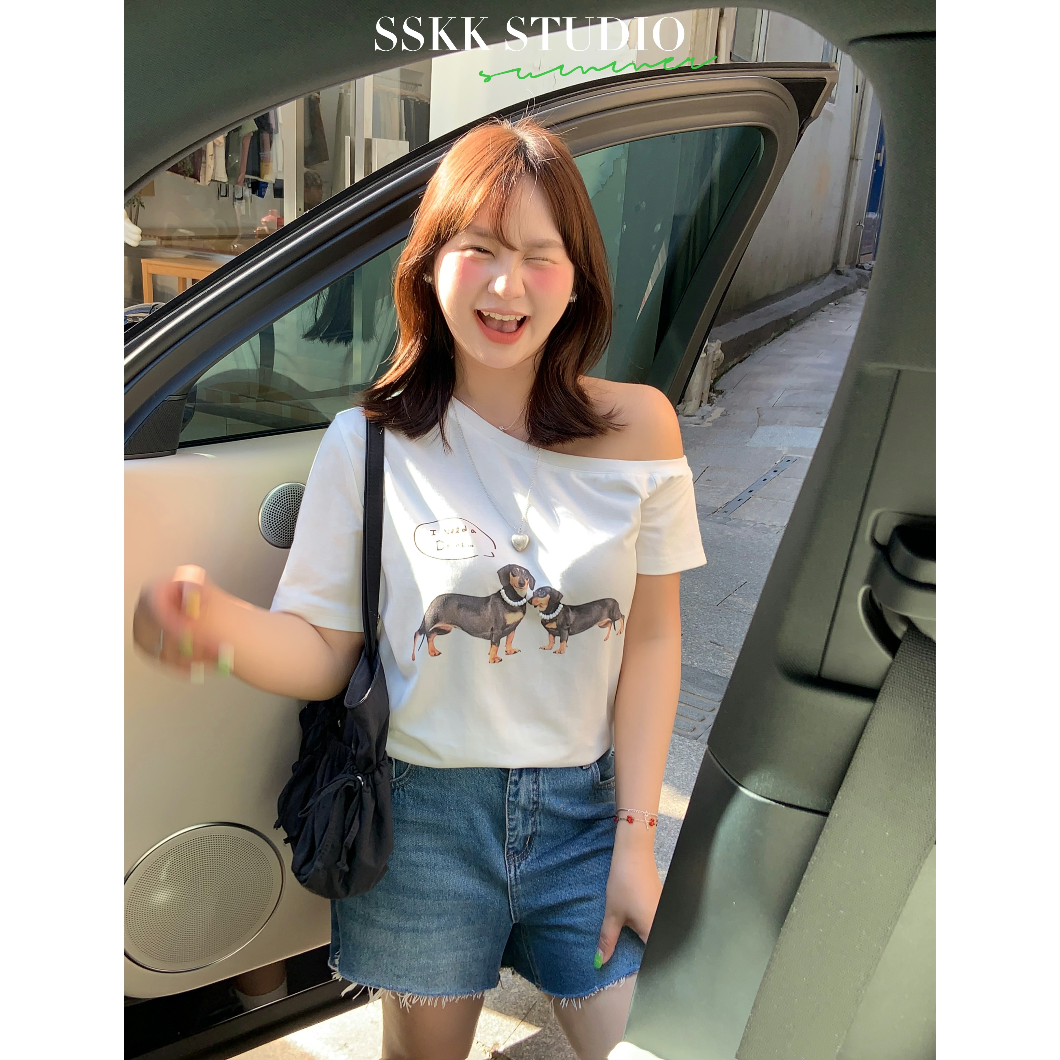 KMZY/KMZY山_山【甜辣女高】微胖韩版腊肠狗印花斜肩上衣设计感T恤