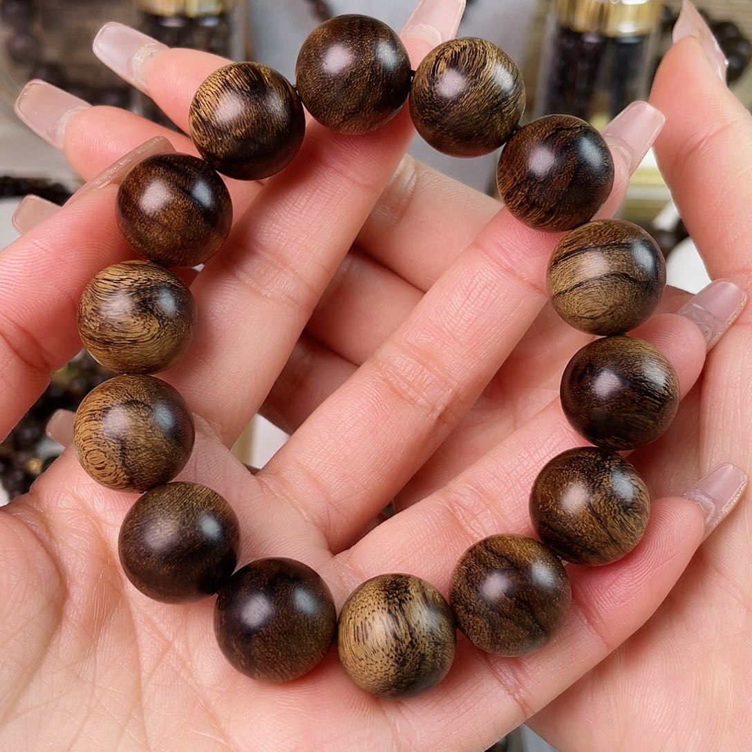 沉香手串陈越南芽庄老白棋玉化老料满瘤疤虎斑1.6