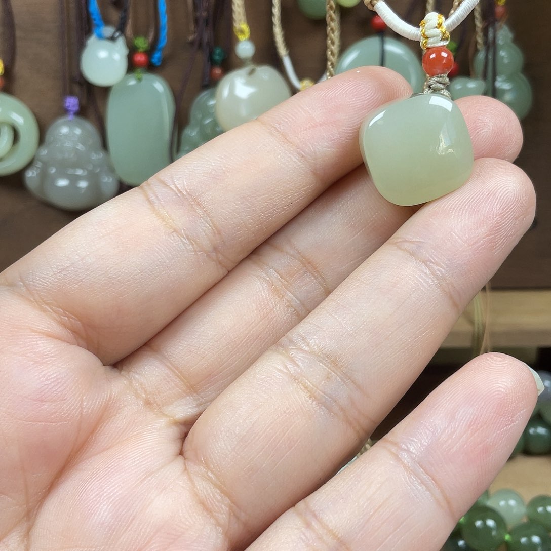 颈饰未镶嵌和田玉