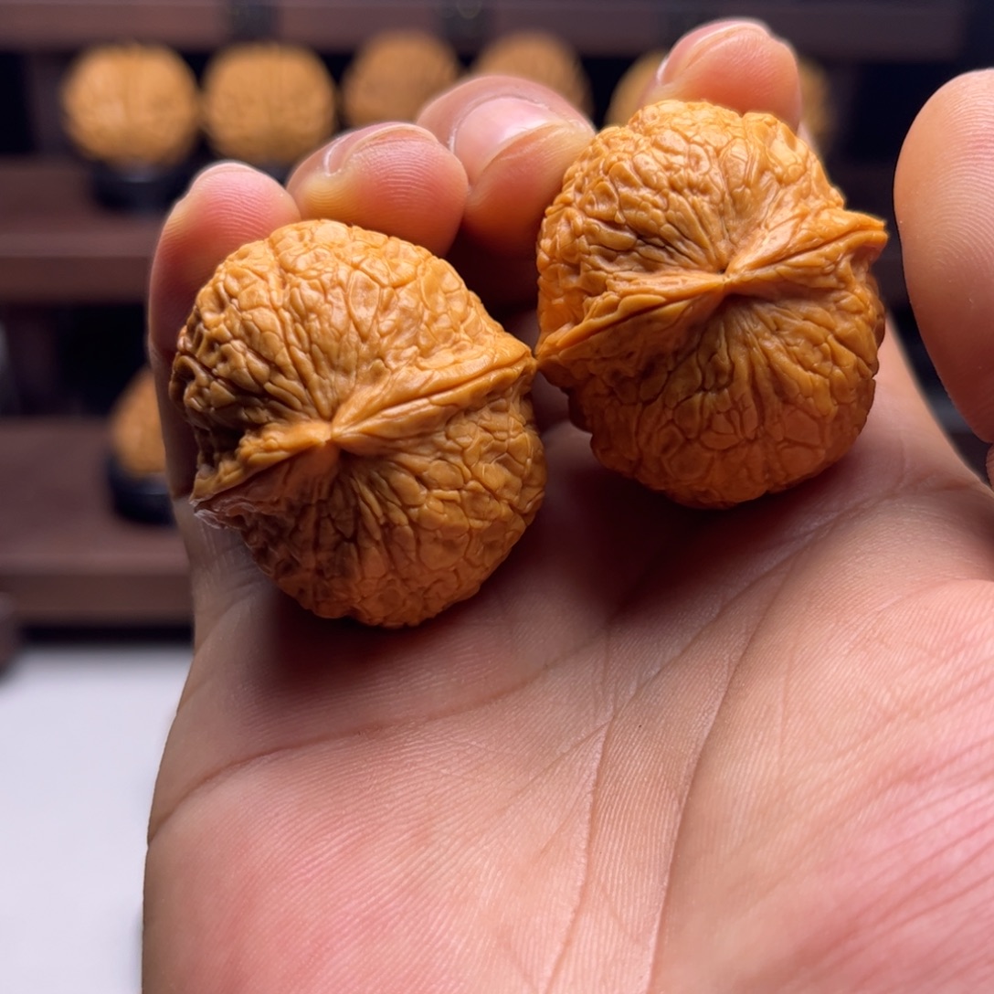 还***丹文玩核桃把件金丝绣球