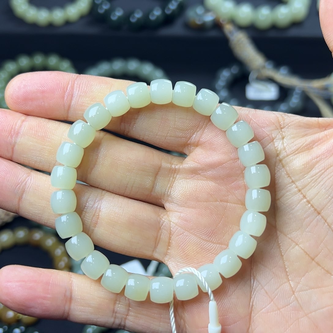 和田玉手链未镶嵌新疆且末青白玉卡8直切 油润