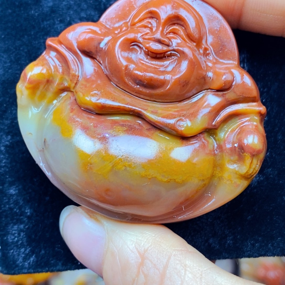 未镶嵌石英质玉（黄龙玉）颈饰