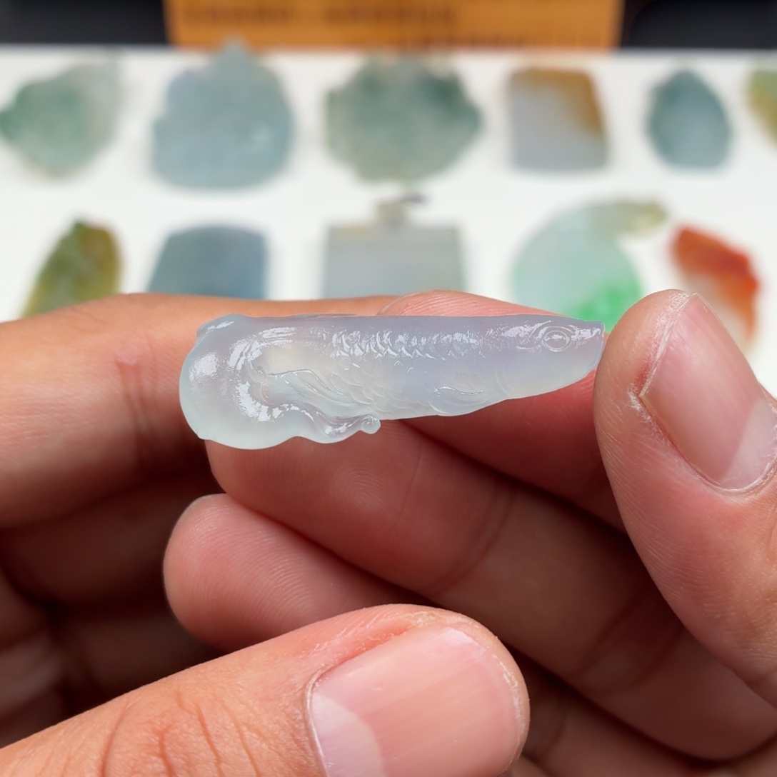 定制翡翠未镶嵌鱼