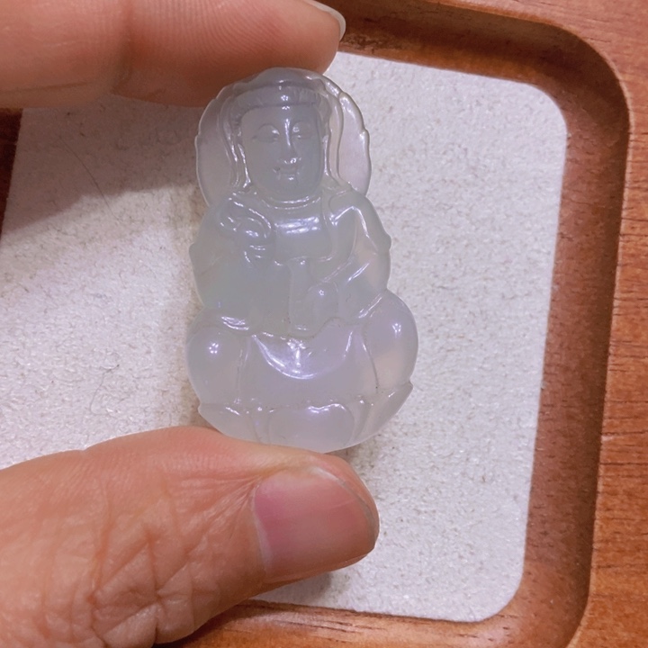 翡翠颈饰未镶嵌观音