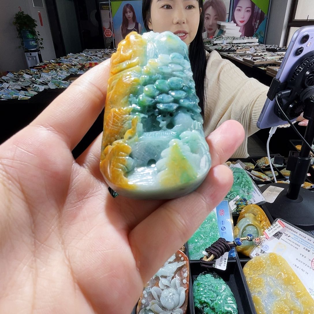 颈饰未镶嵌翡翠一