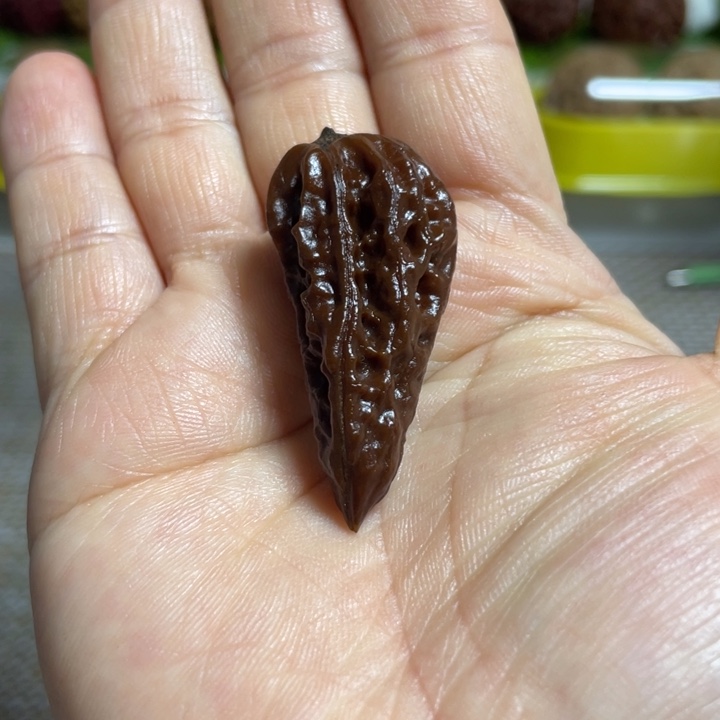 把件桃核辣椒。    