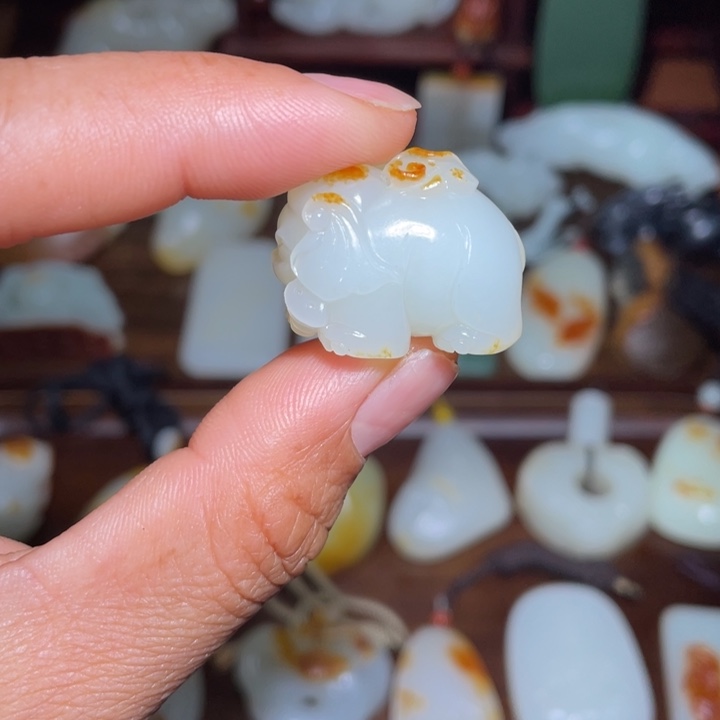 和田玉颈饰未镶嵌暴****鹿