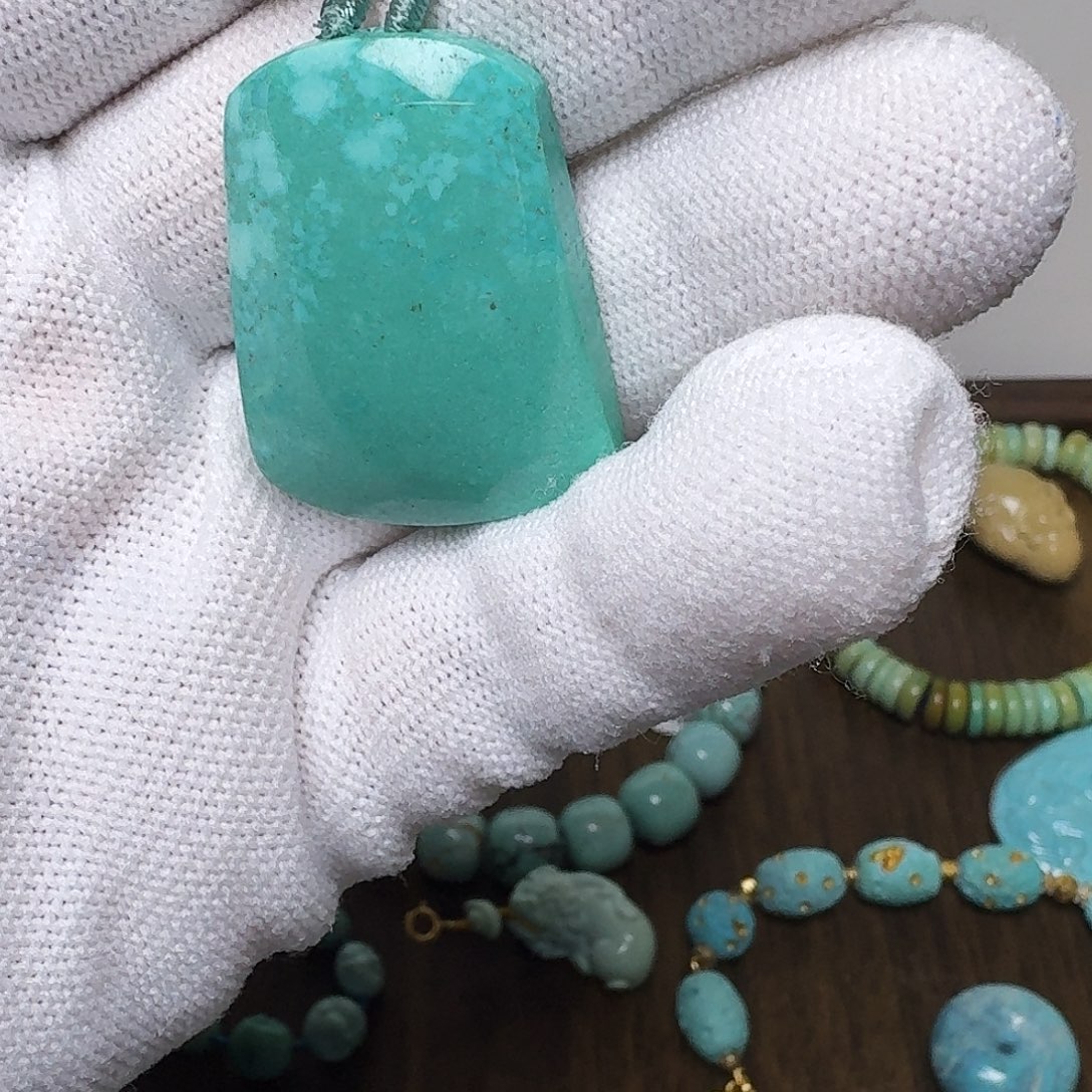 亚***南绿松石未镶嵌珠宝奇石