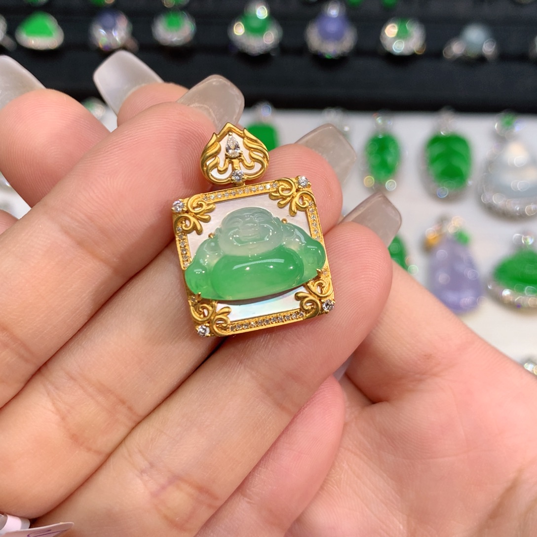 翡翠18K金镶嵌颈饰