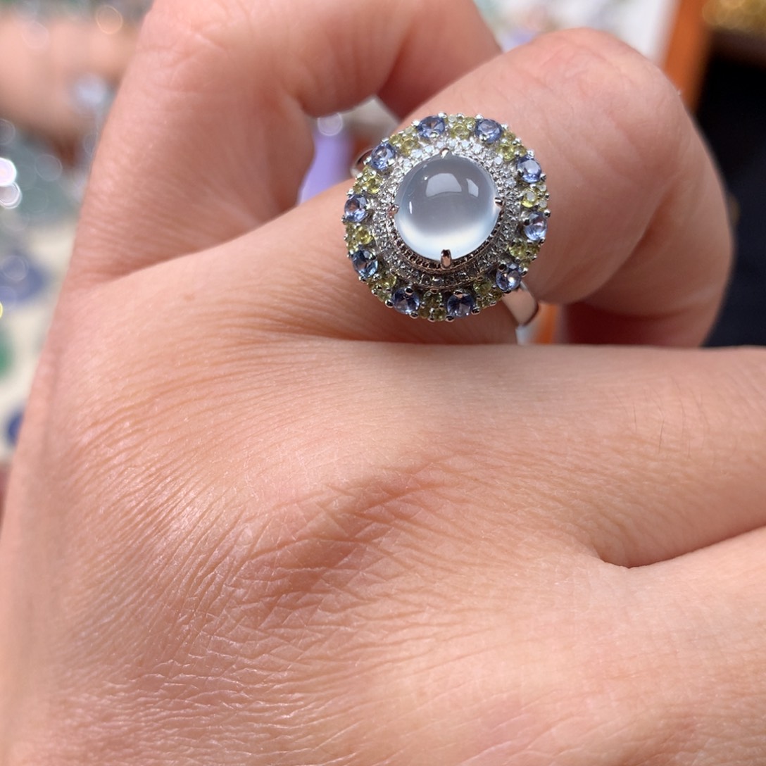 18K金镶嵌戒指翡翠蛋面戒指