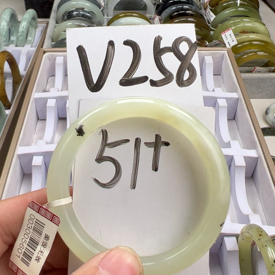 岫玉手镯未镶嵌天然岫玉微瑕